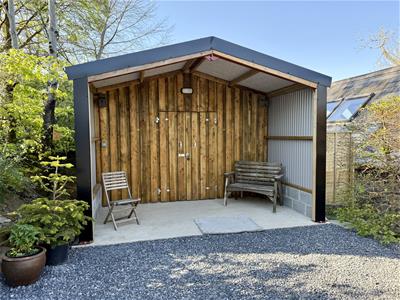 Workshop/storage building